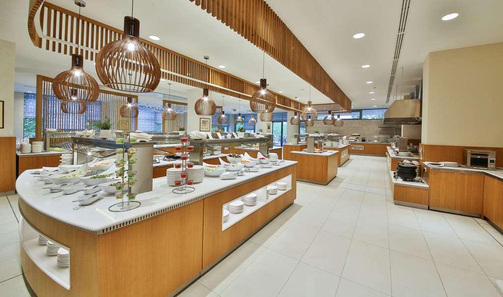 Maritim Hotel Paradise Blue Albena Restaurant photo